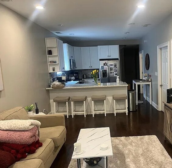 Foto del edificio - 2736 N Wilton Ave