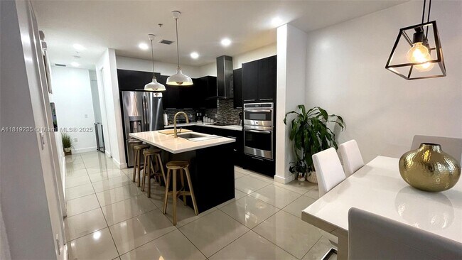 Foto del edificio - 6415 NW 102nd Path