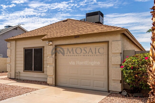 Building Photo - 3214 N Ash Dr