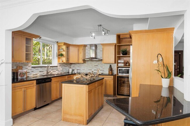 Foto del edificio - 6140 Pine Tree Dr