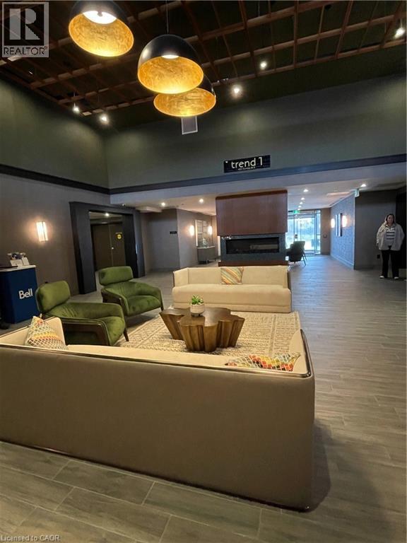 Photo du bâtiment - 450 Dundas St E