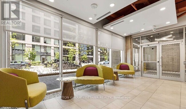 Building Photo - 105 Champagne Ave S