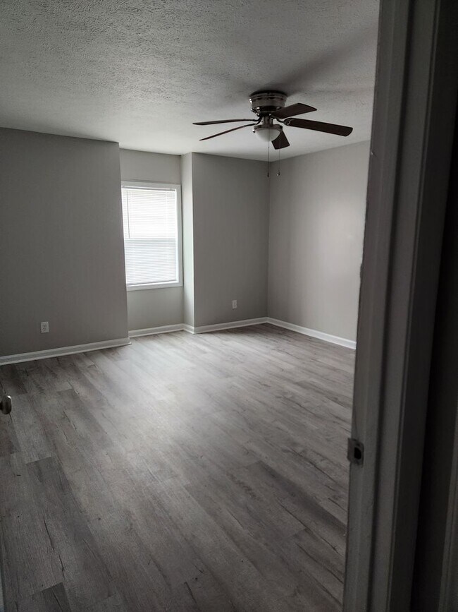 Foto del edificio - AVAILABLE NOW!