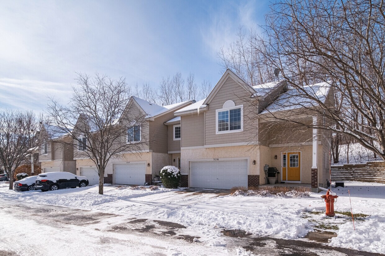 Primary Photo - 320 Brickyard Dr