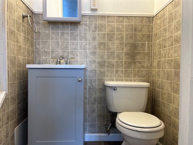 Building Photo - 151 Oak St