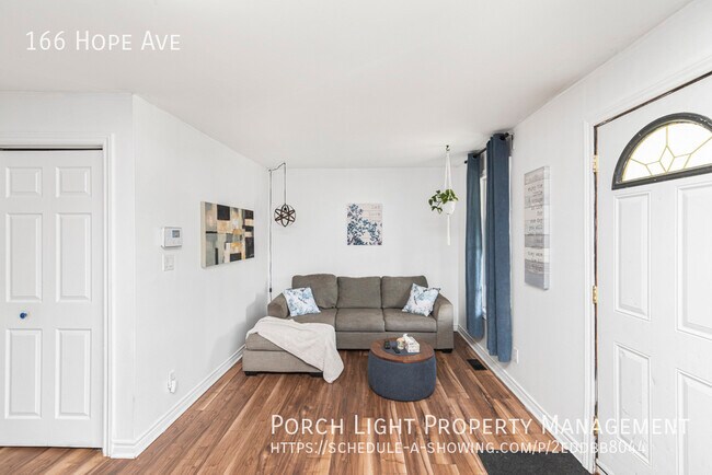 Building Photo - Excellent Family Home in Walkable Location