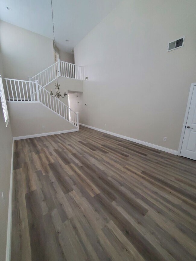 Foto del edificio - 4 Bedroom home in Elk Grove
