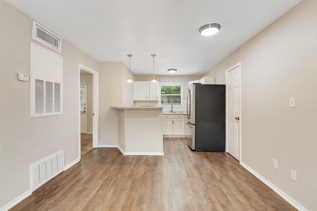 Building Photo - 1514 Broadmoor Dr