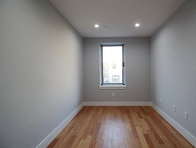 Building Photo - 971 Lafayette Ave