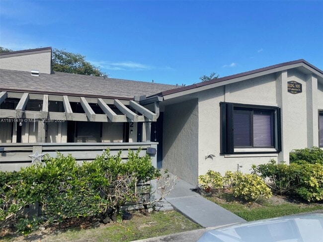 Building Photo - 449 Lakeview Dr