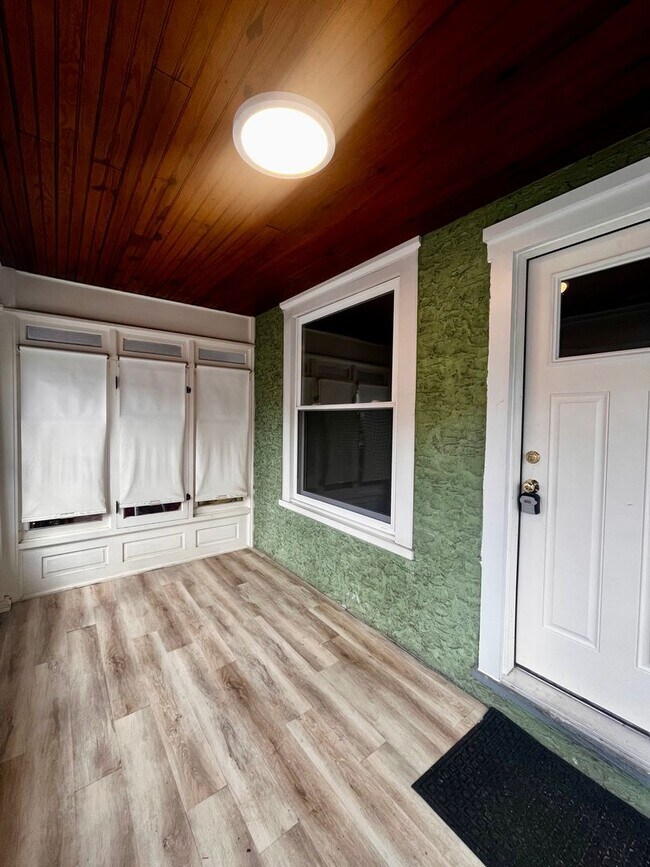 Foto del edificio - Spacious 4 Bedroom Home Available Now!