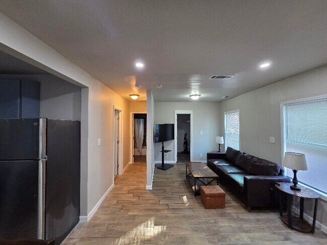 Building Photo - 2793 Suwanee Ave