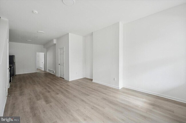 Foto del edificio - 4241 Mantua Ave