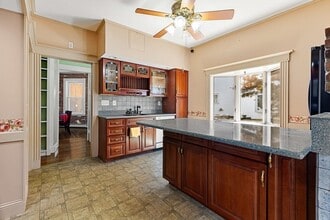 Building Photo - 17 Shirley St