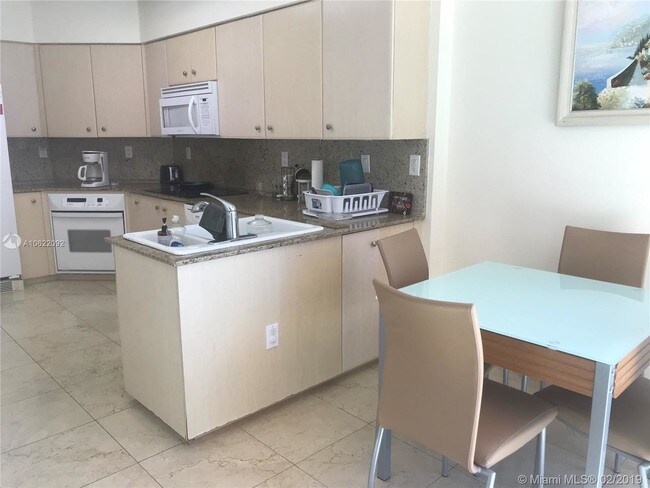 Foto del edificio - 3370 Hidden Bay Dr