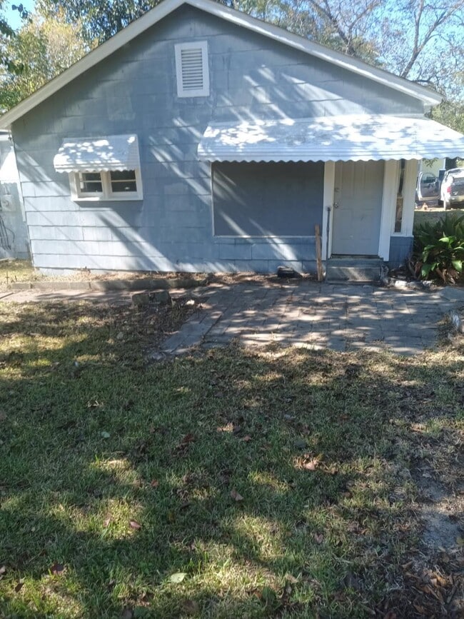 Building Photo - 1904 10th Ave S