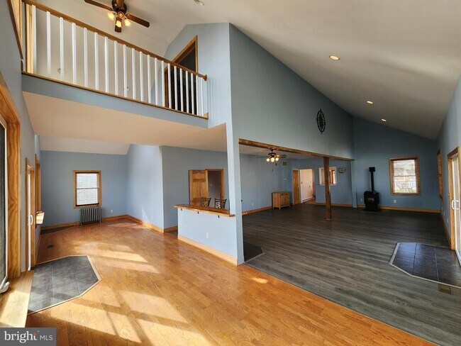 Foto del edificio - 60 Johnson Rd