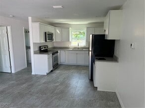 Building Photo - 8032 Cleaves Rd