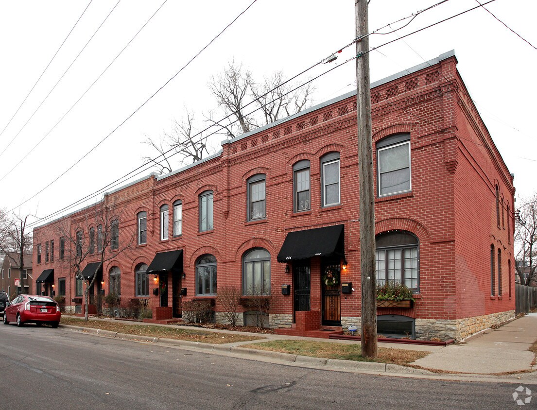 Building Photo - 242-256 St Albans St