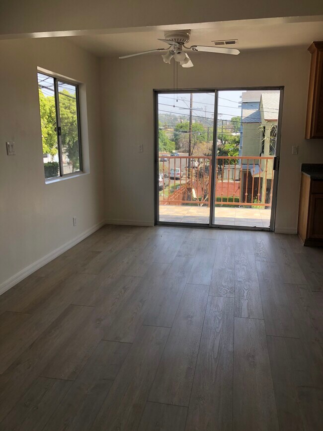 Dining Area - 3266 Drew St