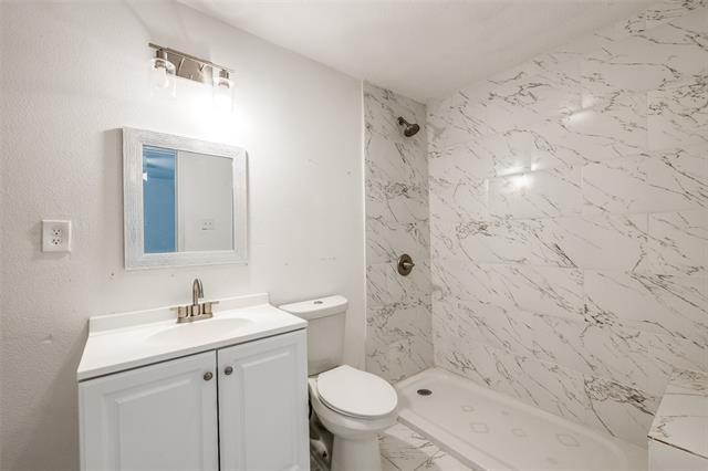 Building Photo - 2737-2731 Stuart Dr