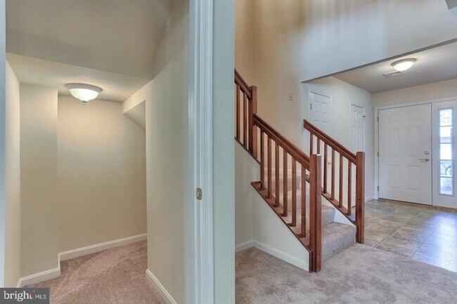 Building Photo - 106 Hawk Ct