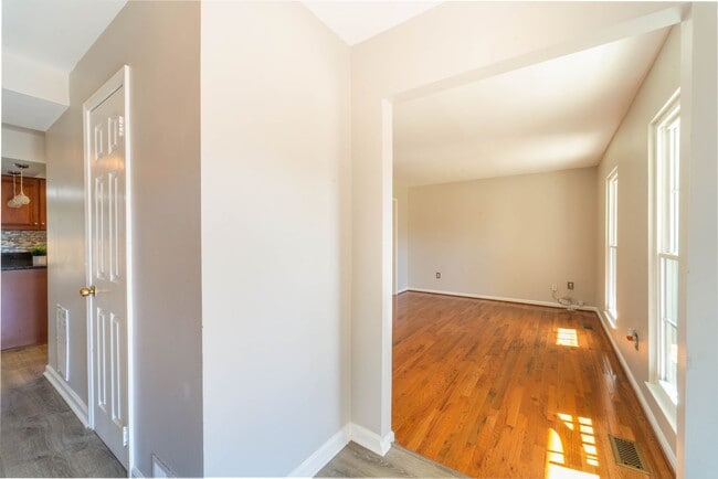 Building Photo - Beautiful 2 Story 3 BD 3.5 BA home in Burtonsville, MD