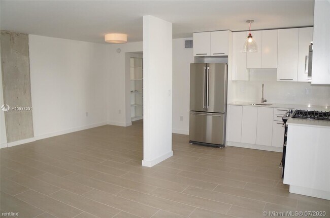 Foto del edificio - 1 br, 1 bath  - 240 Collins Ave