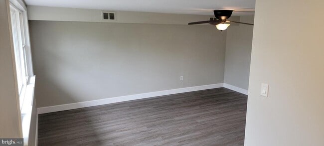 Building Photo - 562 Hulmeville Ave