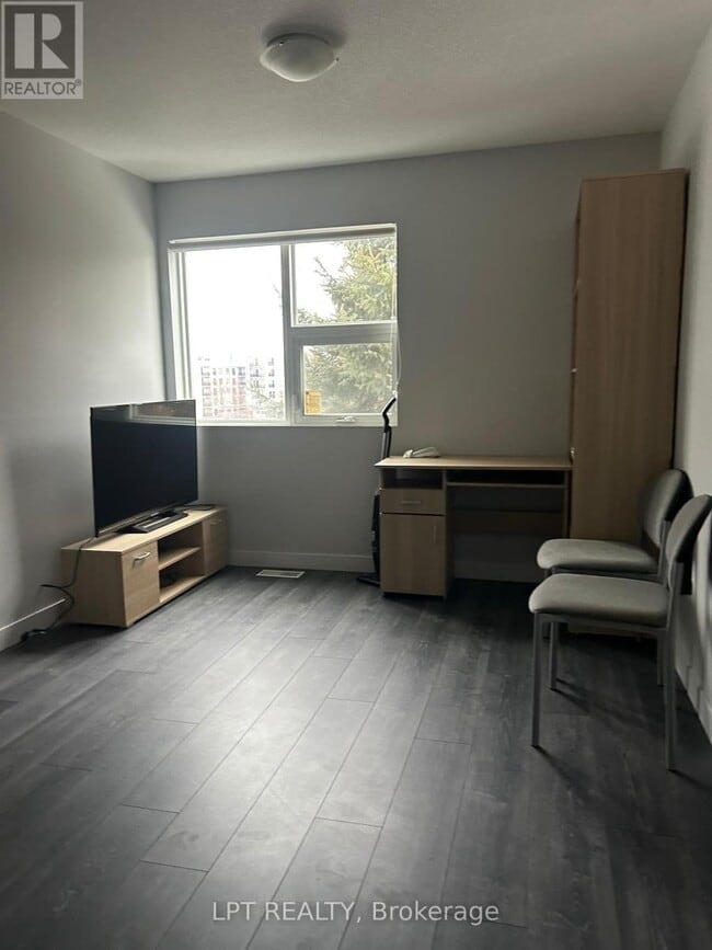 Building Photo - 338 Albert St