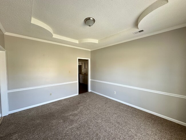 Foto del edificio - Grand 4BR/2BA Near Southwind | 2,438 Sq Ft, Stone Fireplace, Soaking Tub & 2-Car Garage