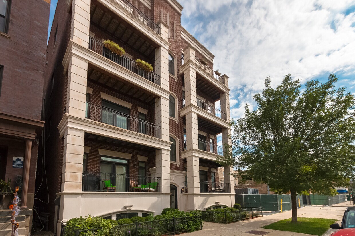 Foto principal - 3021 N Southport Ave