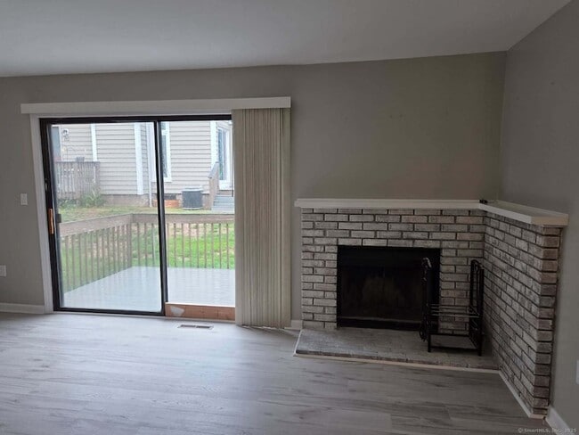 Building Photo - 335 Monticello Dr