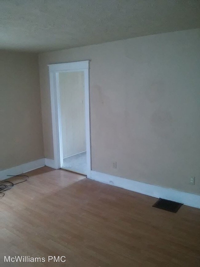 14151421 E Indianola Ave, Youngstown, OH 44502 Apartment for Rent in