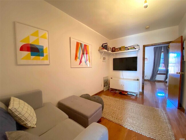 Building Photo - 148 Bedford Ave