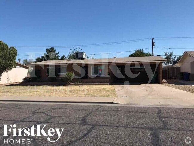 Building Photo - 1021 E Millett Ave