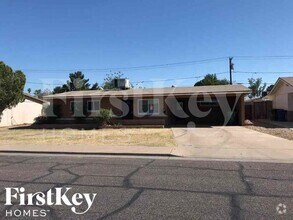 Building Photo - 1021 E Millett Ave