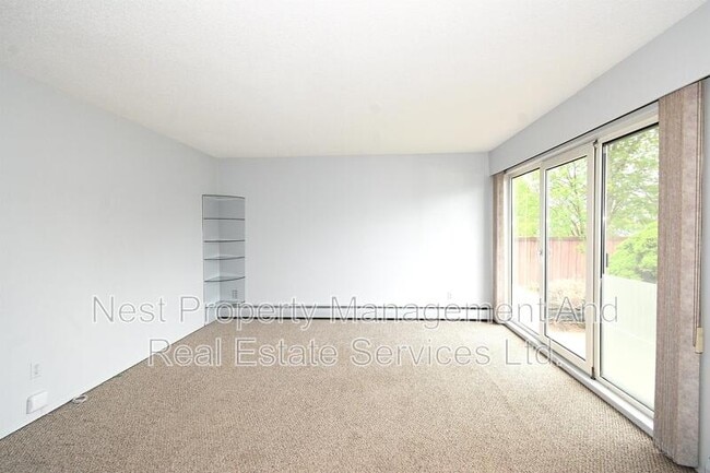 Building Photo - 879 Johnson St