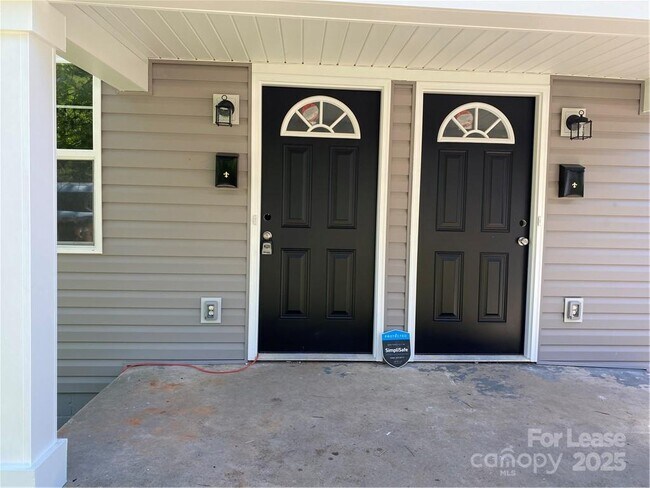 Foto del edificio - 728 E Pine St