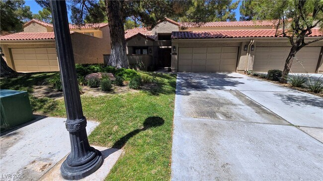 Foto del edificio - 7163 Mission Hills Dr