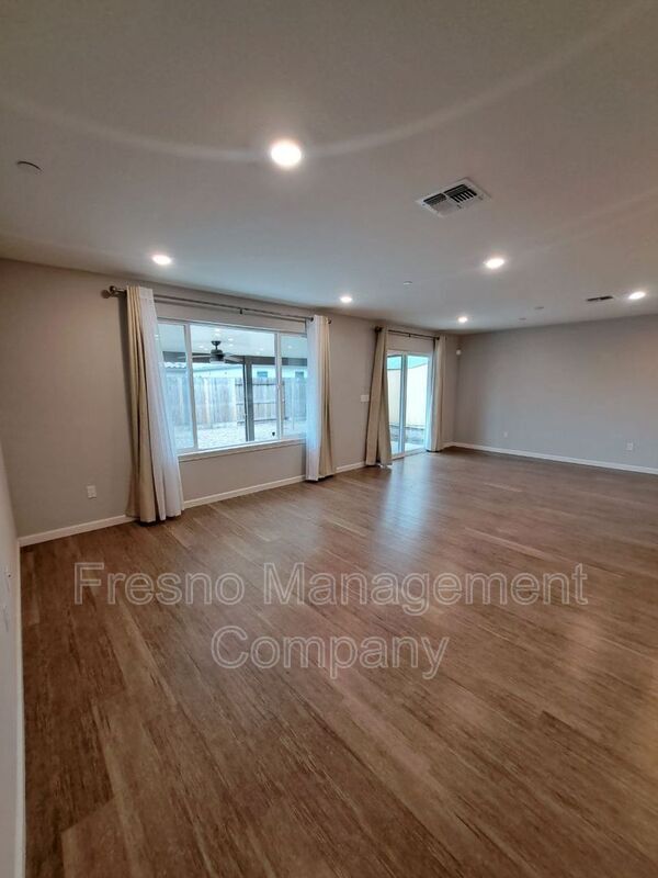 Foto del edificio - 6897 E Braly Ave