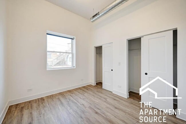 Building Photo - Beautiful 2 Bed 2 Bath in Lincoln Square