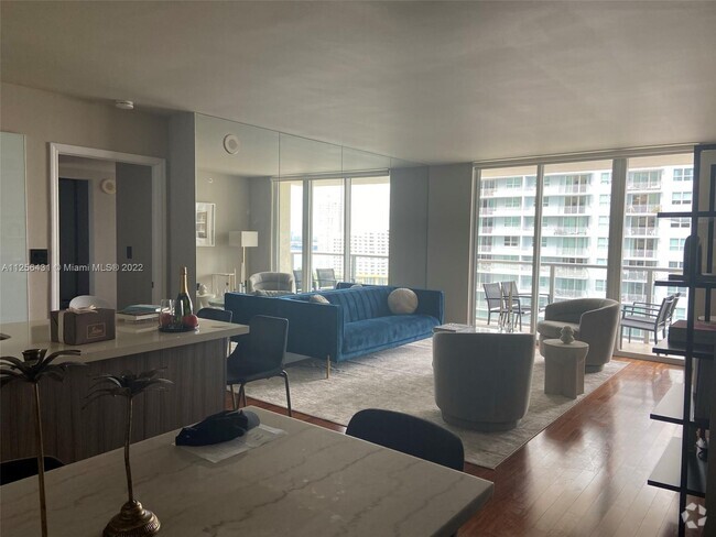 Building Photo - 1155 Brickell Bay Dr