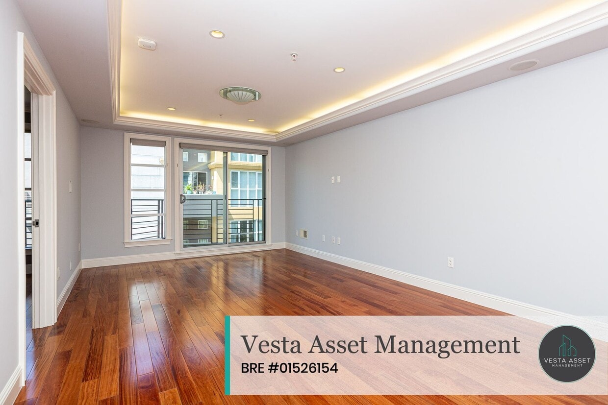 Primary Photo - SPACIOUS TOP FLOOR 3 BED/2.5 BATH CONDO WI...