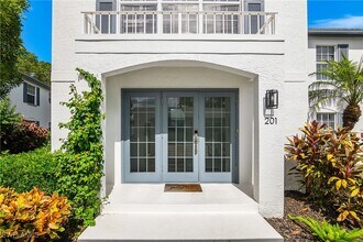 Building Photo - 853 Tanbark Dr