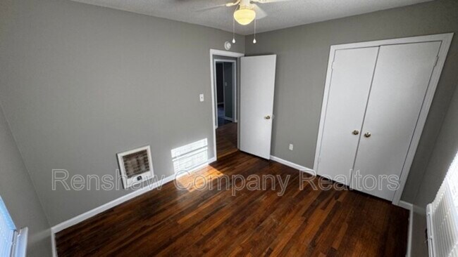 Building Photo - 19 Navy Cir