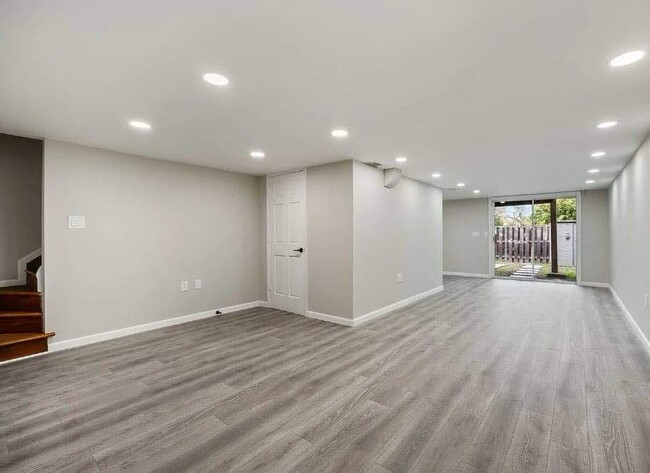 basement - 1032 Denham Pl