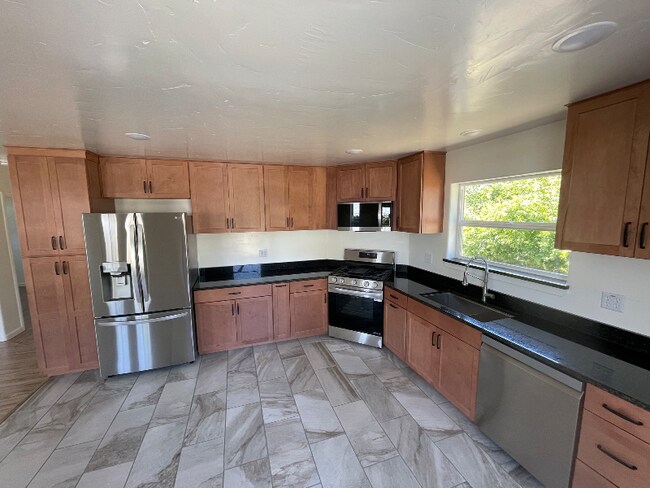 Foto del edificio - 4660 Fieldbrook Rd