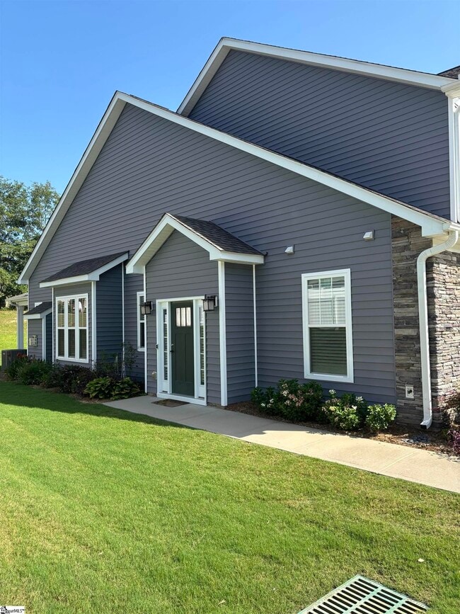 Building Photo - 109 Creekhaven Ln