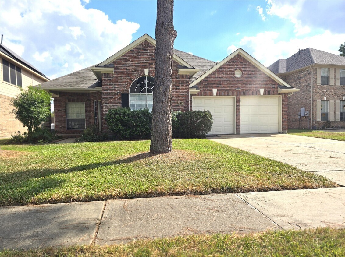 Foto del edificio - 15523 Clear Valley Dr
